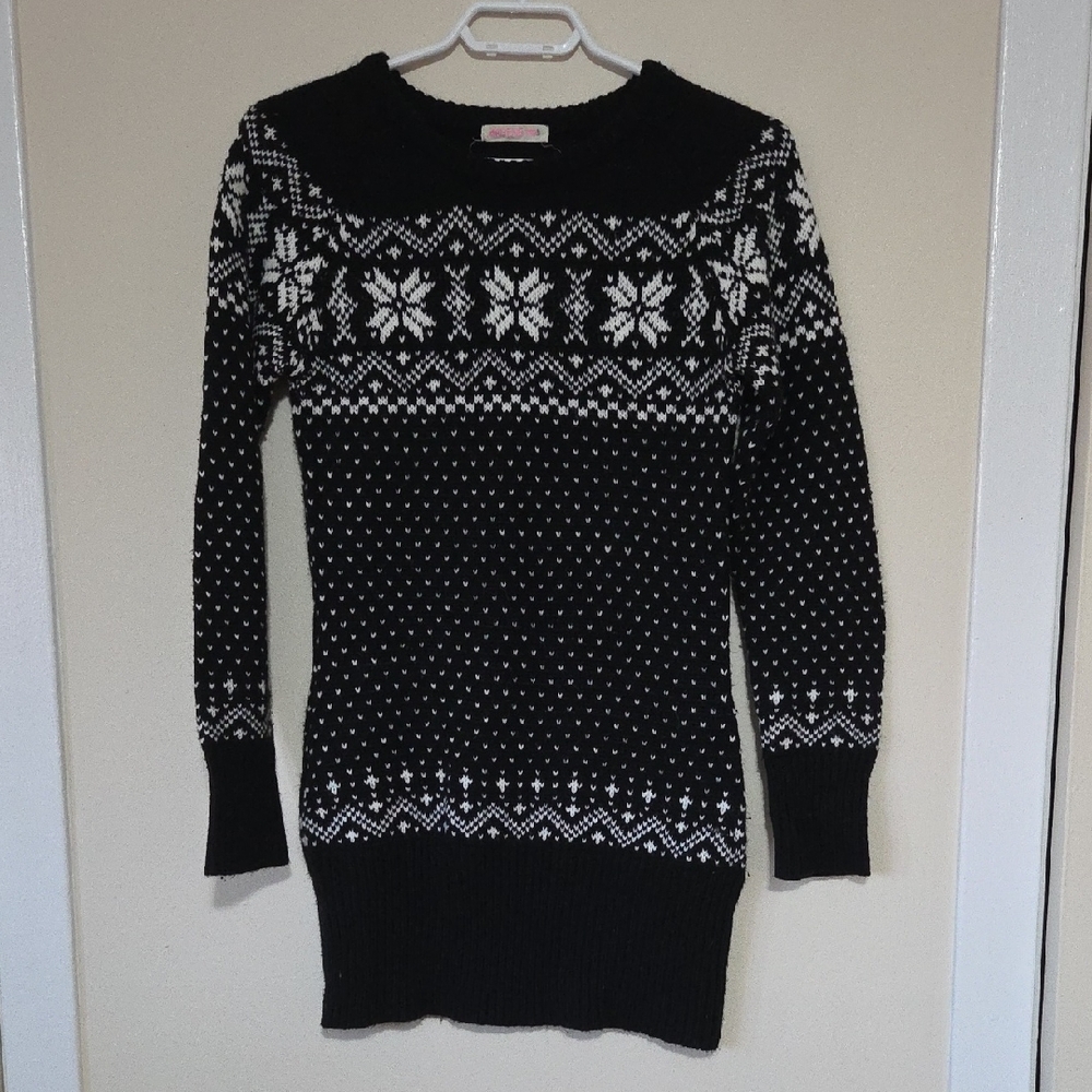 4/$20 Black and White Snowflake Sweater Dress